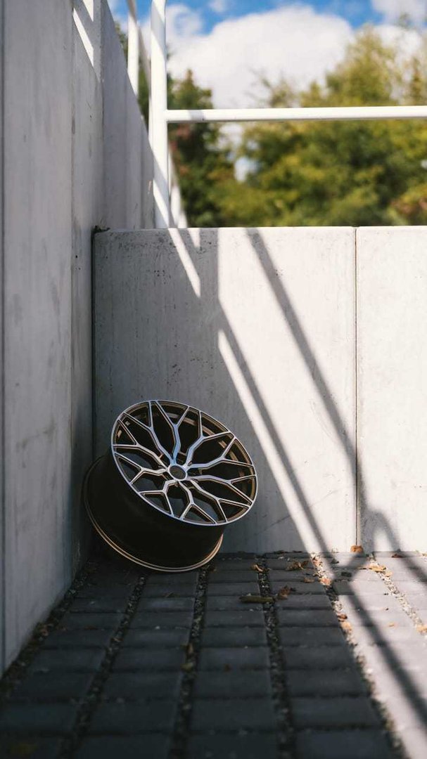 Yota Wheels YP1 20" 9J ET20-ET40 + 10J ET20-ET40 BLANK Gloss Bronze Brushed Face - obrazek 3