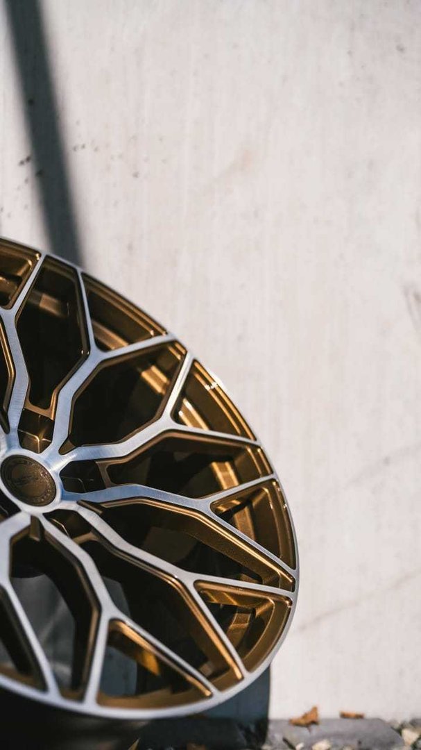 Yota Wheels YP1 20" 9J ET20-ET40 + 10J ET20-ET40 BLANK Gloss Bronze Brushed Face - obrazek 4