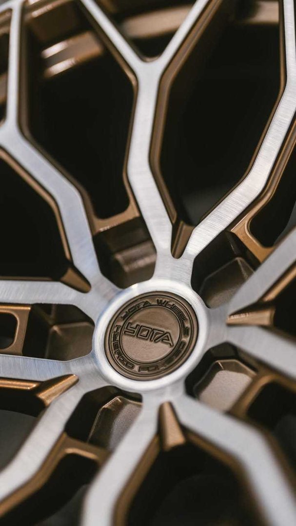 Yota Wheels YP1 20" 9J ET20-ET40 + 10J ET20-ET40 BLANK Gloss Bronze Brushed Face - obrazek 5