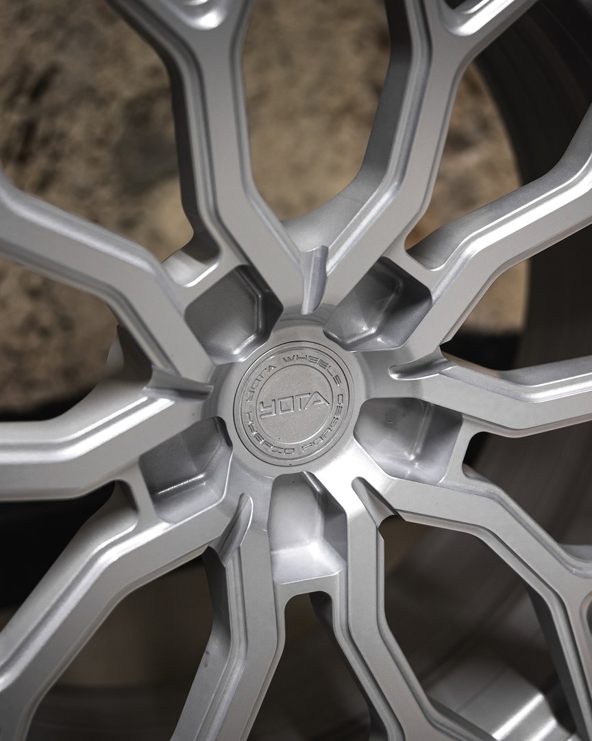 Yota Wheels YP1 20" 9J ET20-ET45 + 10J ET20-ET45 BLANK Gloss Silver - obrazek 3