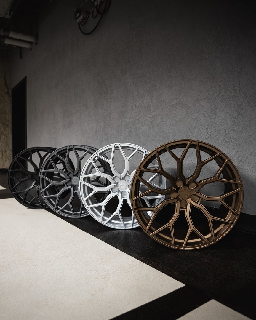 Yota Wheels YP1 20" 9J ET20-ET45 + 10J ET20-ET45 BLANK Gloss Silver - obrazek 6