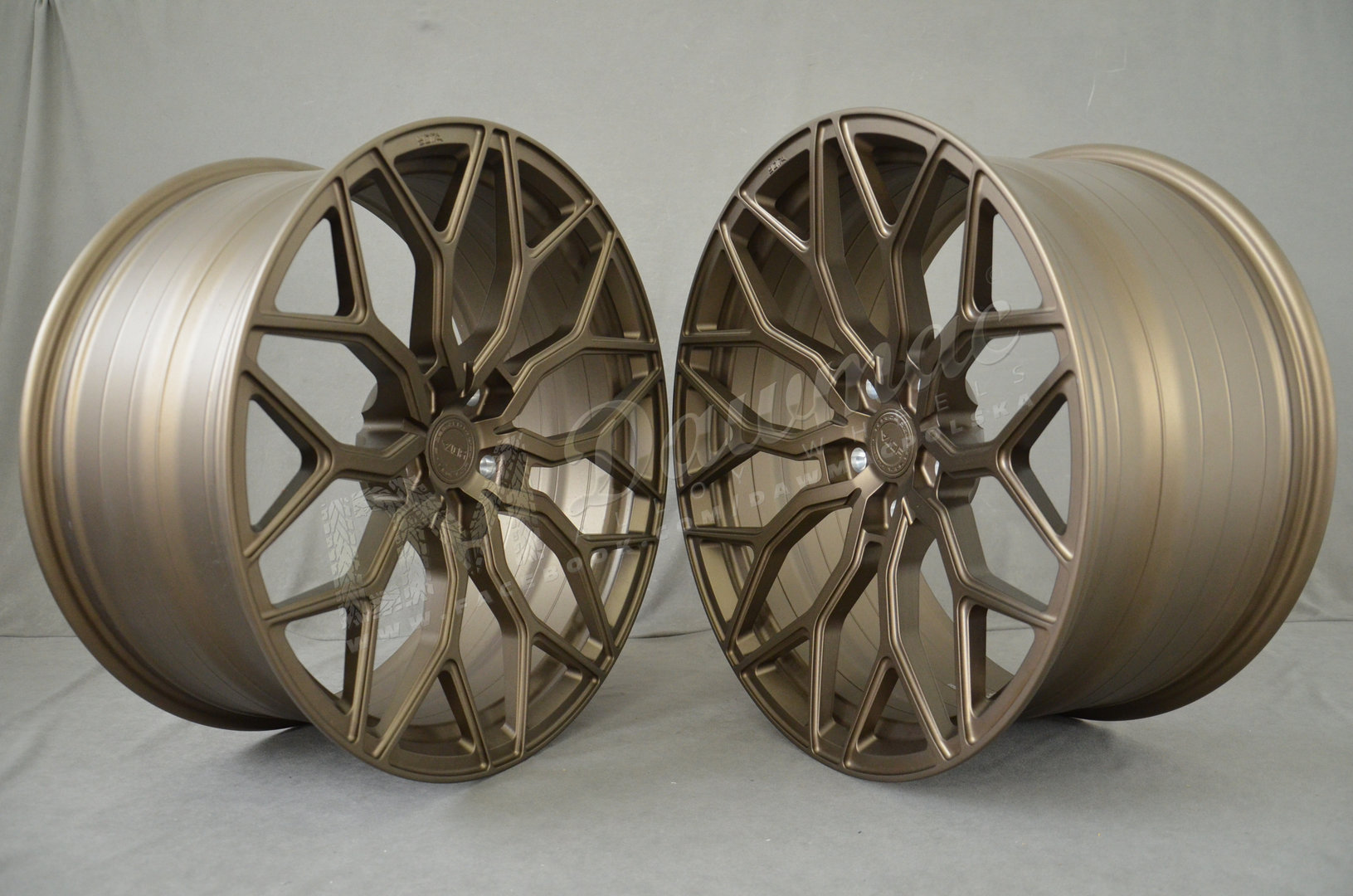 Yota Wheels YP1 20" 9J ET20-ET45 + 10J ET20-ET45 BLANK Satin Bronze - obrazek 3