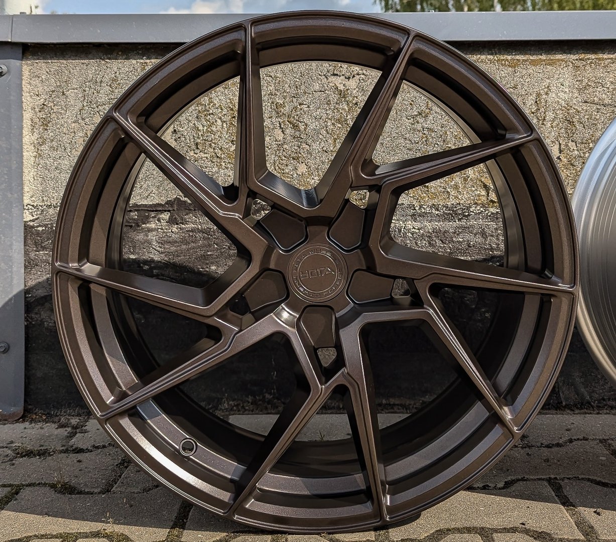Yota Wheels YP2 18" 8J ET25-ET40 5x100-5x120 Dark Satin Bronze - obrazek 2