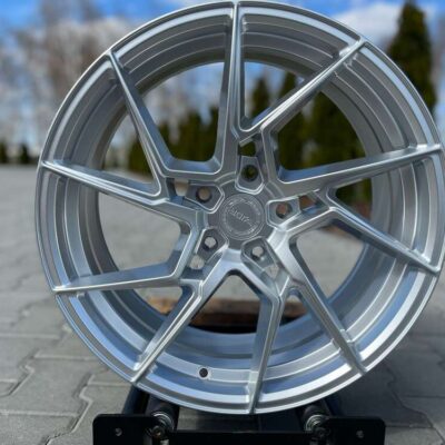 Yota Wheels YP2 18" 8J ET40 5x112 Gloss Silver