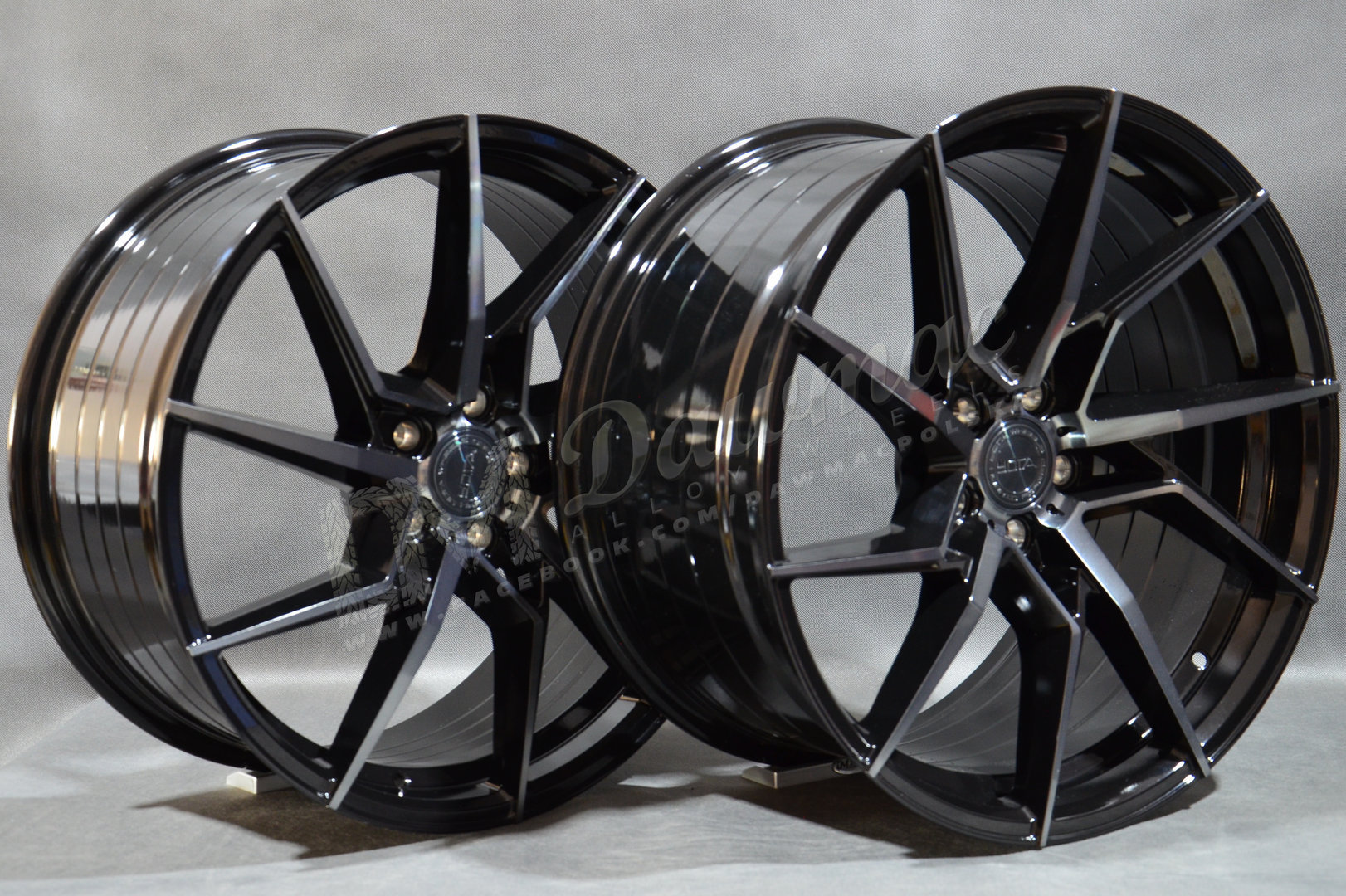 Yota Wheels YP2 20" 10,5J ET20-ET45 5x108-5x120 Black Glossy Tint - obrazek 4