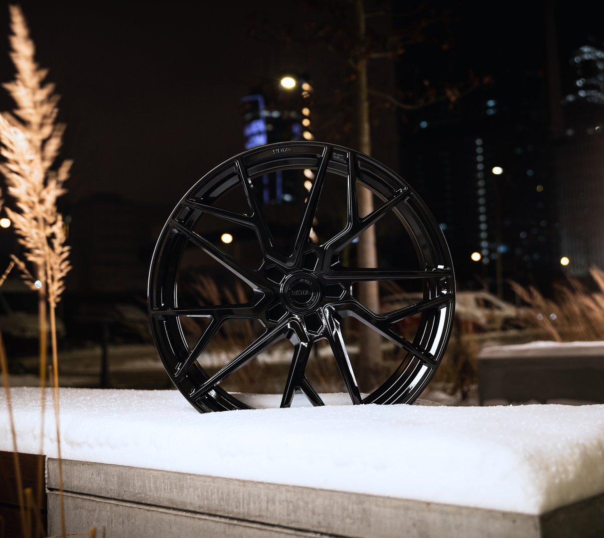 Yota Wheels YP3 19" 8,5J ET20-ET45 BLANK Gloss Black - obrazek 3