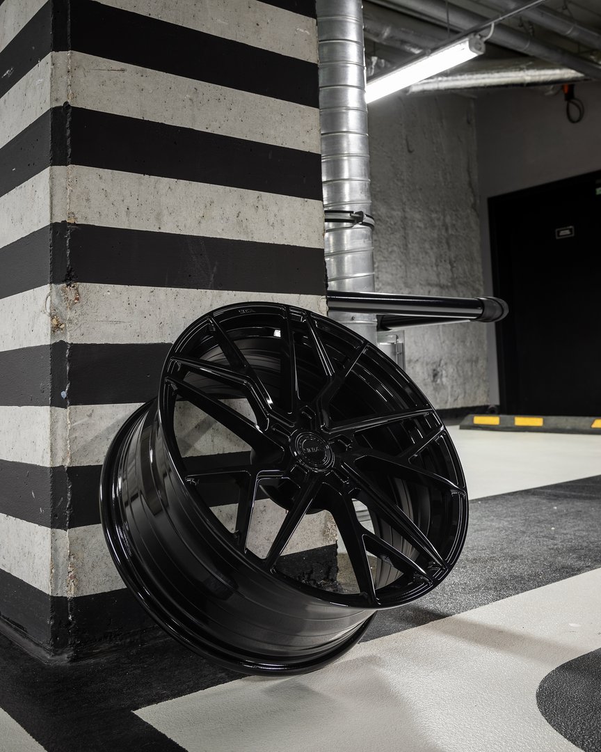 Yota Wheels YP3 19" 8,5J ET20-ET45 BLANK Gloss Black - obrazek 7