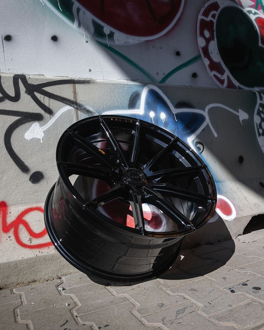 Yota Wheels YP4 20" 10J ET20-ET45 BLANK Black Glossy - obrazek 7