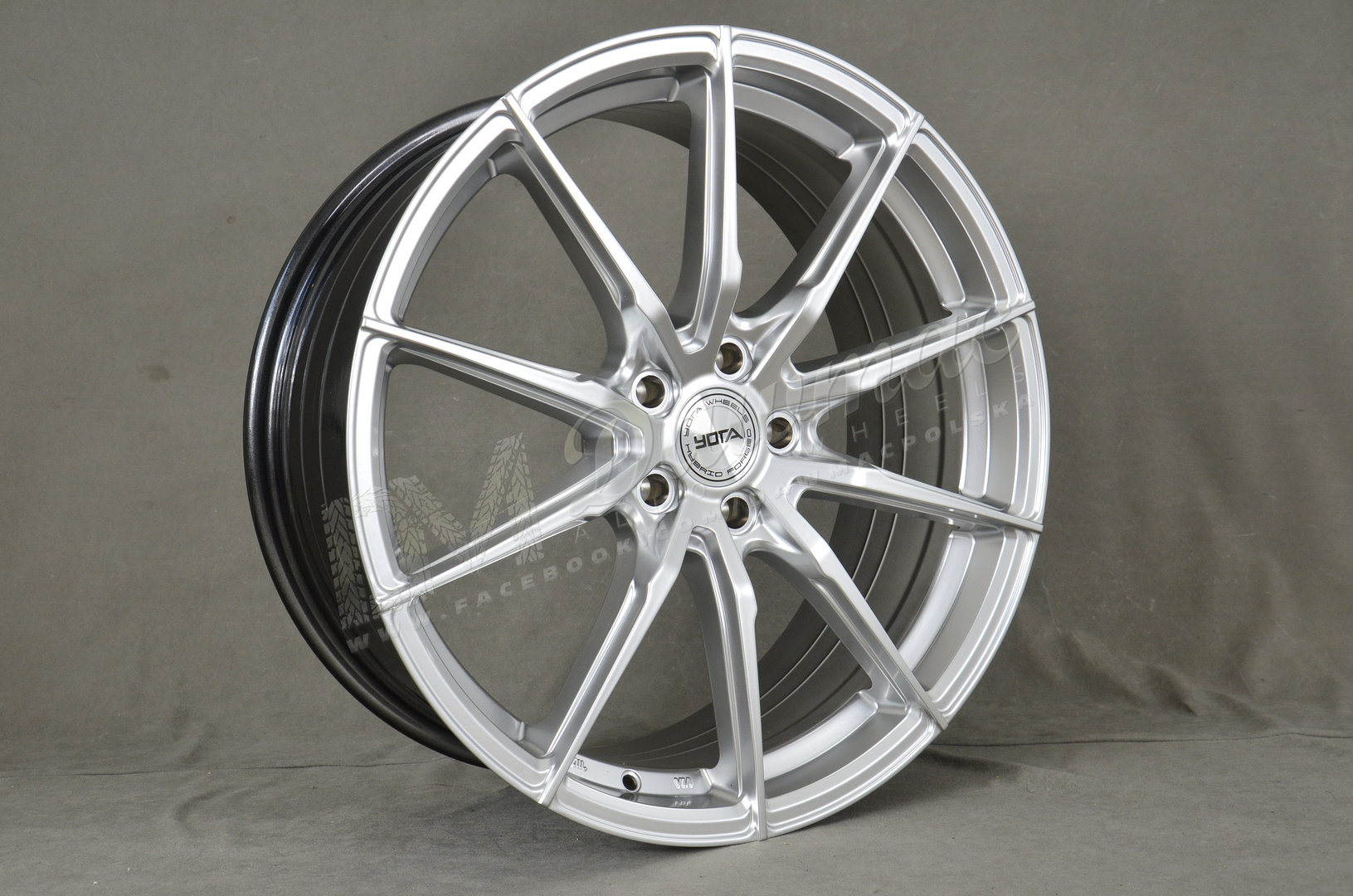 Yota Wheels YP4 20" 10J ET20-ET45 BLANK Hyper Gloss Silver - obrazek 3