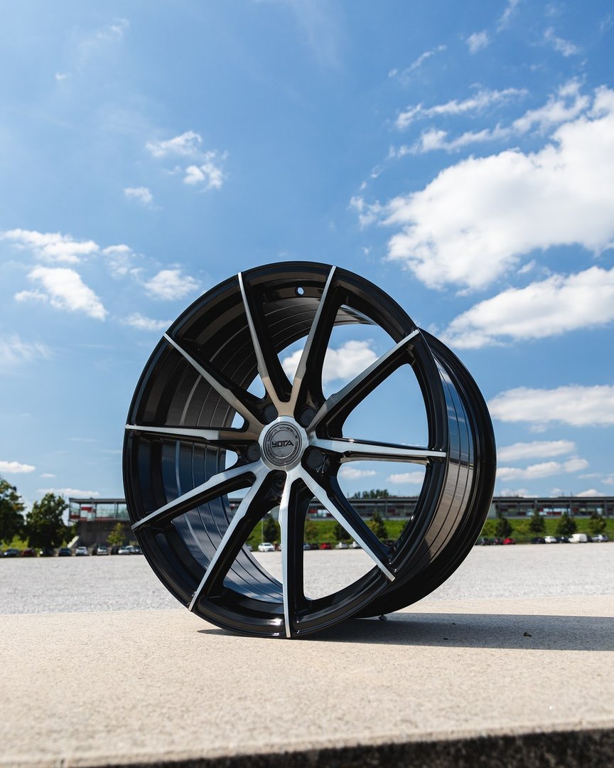 Yota Wheels YP4 20" 8,5J ET20-ET45 + 10J ET20-ET45 BLANK Black Glossy Tinted - obrazek 7