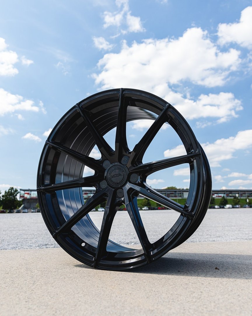 Yota Wheels YP4 20" 8,5J ET20-ET45 + 10J ET20-ET45 BLANK Black Glossy - obrazek 6