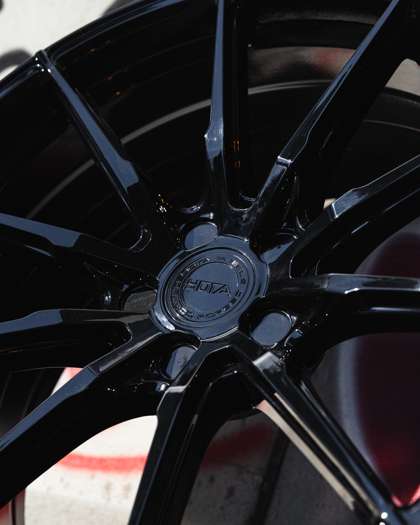 Yota Wheels YP4 20" 8,5J ET20-ET45 + 10J ET20-ET45 BLANK Black Glossy - obrazek 8