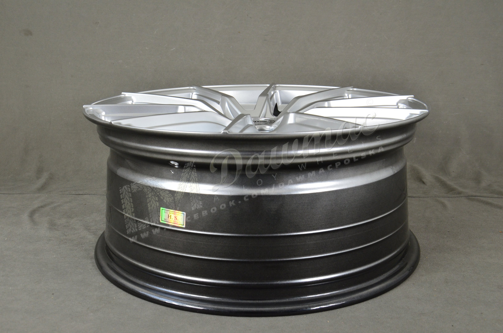 Yota Wheels YP4 20" 8,5J ET20-ET45 + 10J ET20-ET45 BLANK Hyper Gloss Silver - obrazek 7