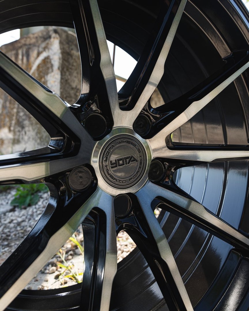 Yota Wheels YP4 20" 8,5J ET20-ET45 BLANK Black Glossy Tinted - obrazek 6