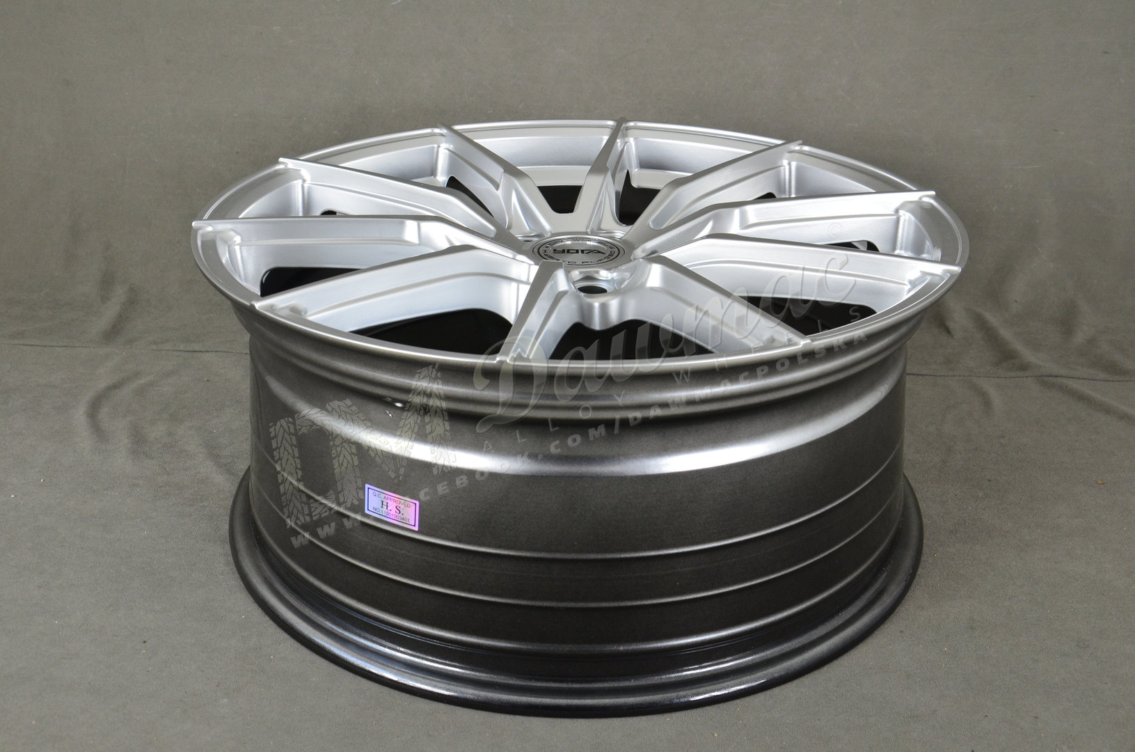 Yota Wheels YP4 20" 8,5J ET20-ET45 BLANK Hyper Gloss Silver - obrazek 6