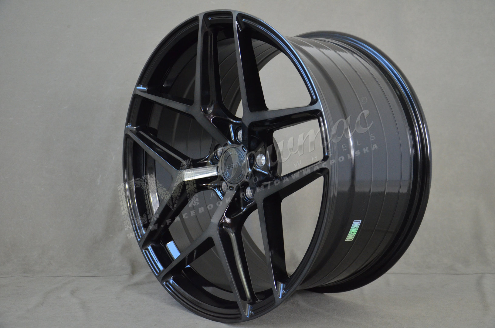 Yota Wheels YP5 20" 10,5J ET20-ET45 5x108-5x120 Black Glossy Tint - obrazek 4