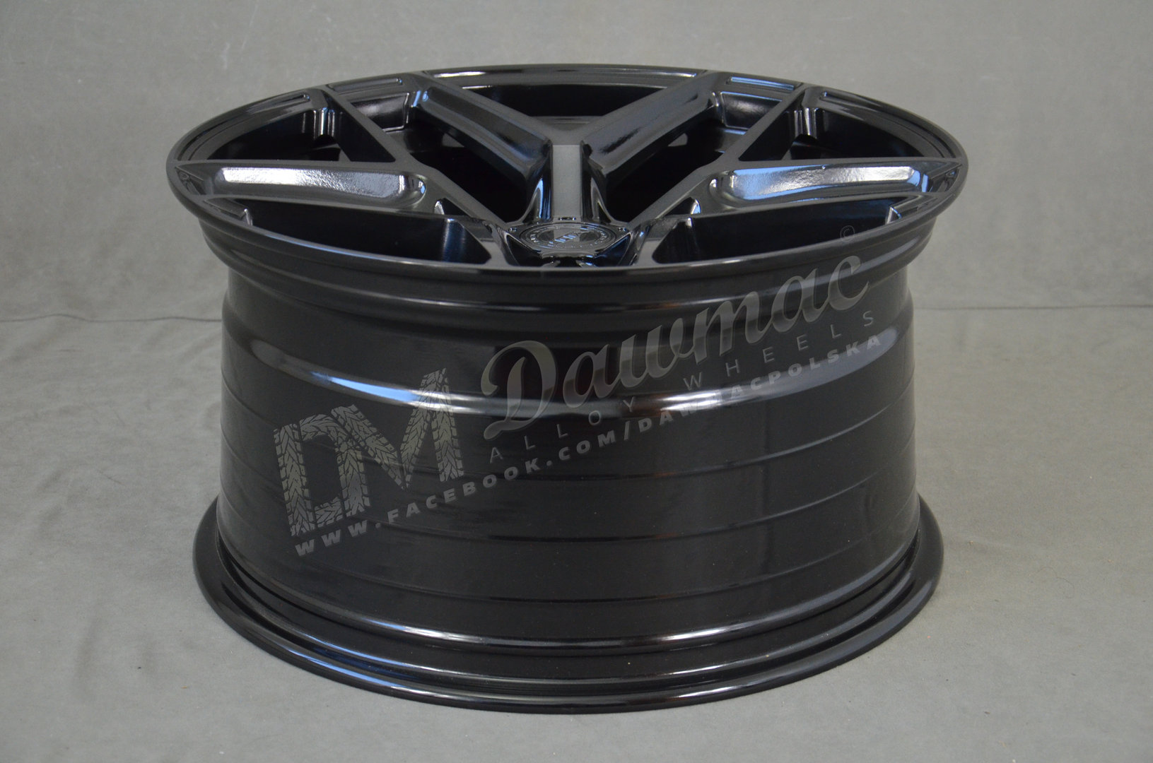 Yota Wheels YP5 20" 10,5J ET20-ET45 5x108-5x120 Black Glossy Tint - obrazek 6