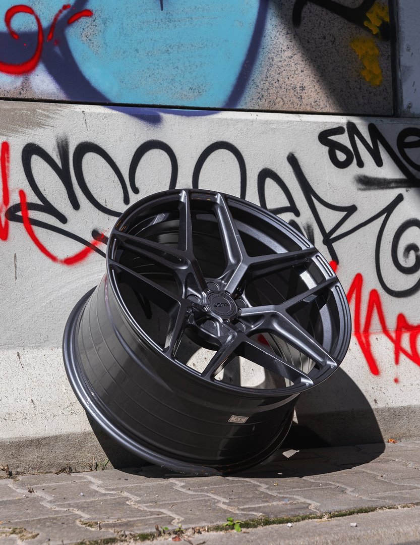 Yota Wheels YP5 20" 10,5J ET20-ET45 5x108-5x120 Hyper Glossy Graphite - obrazek 6