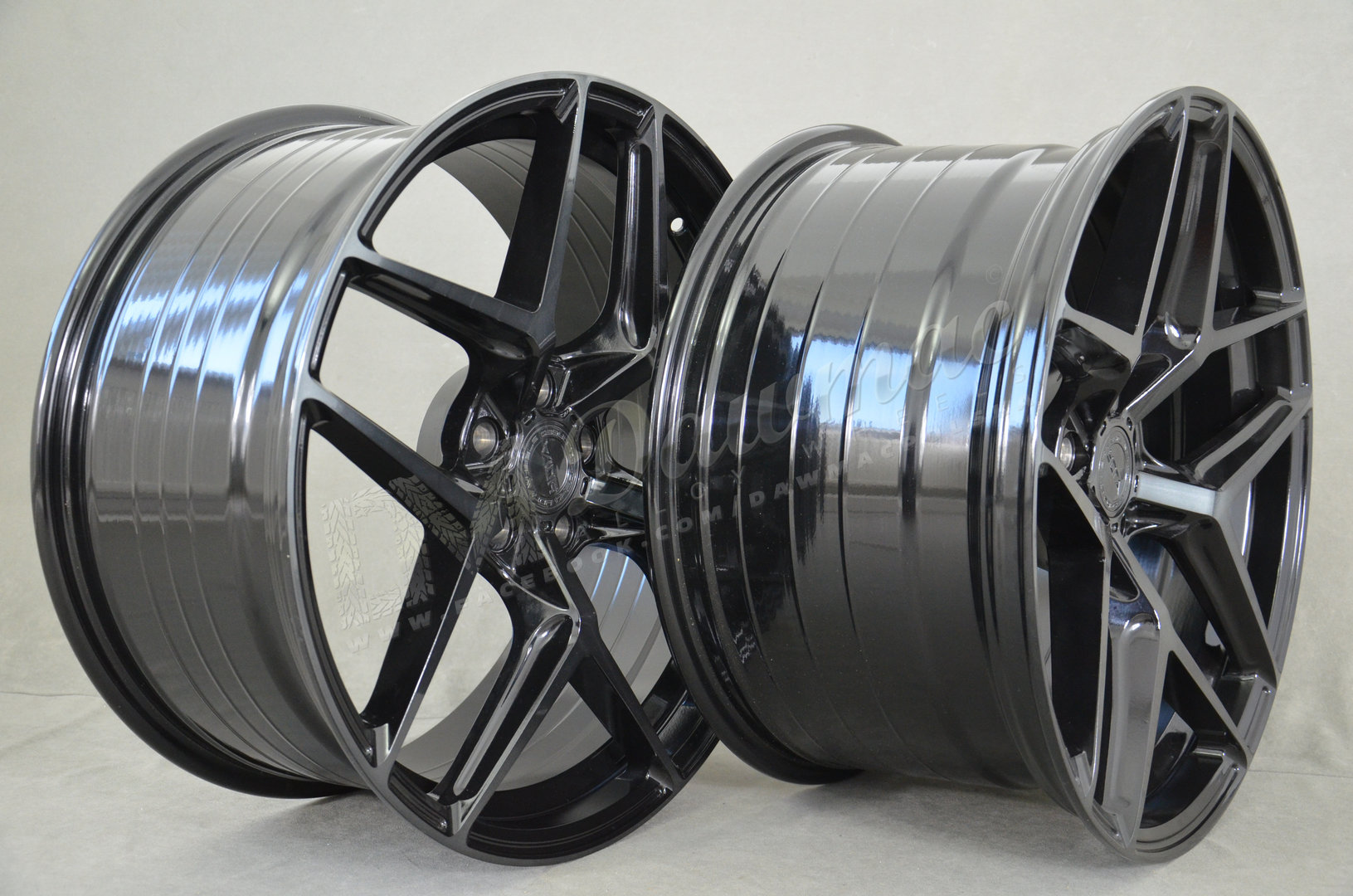 Yota Wheels YP5 20" 9J ET20-ET45 + 10,5J ET20-ET45 5x108-5x120 Black Glossy Tint - obrazek 5