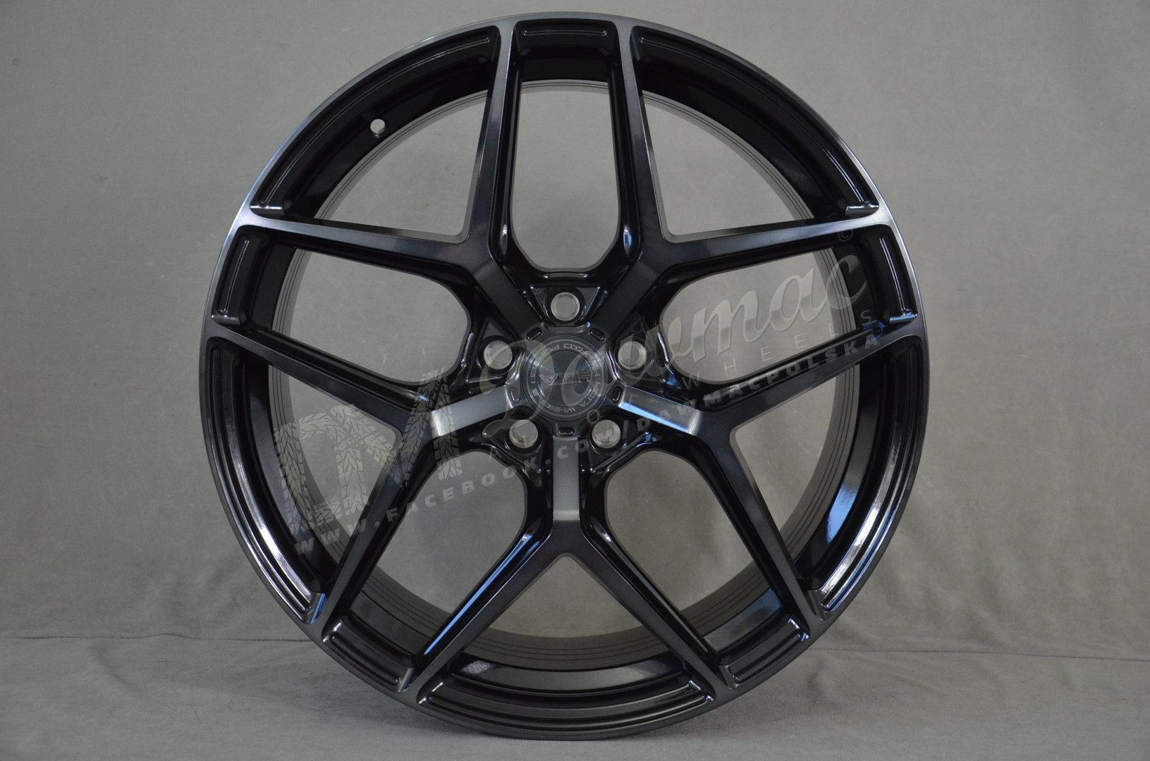 Yota Wheels YP5 20" 9J ET20-ET45 5x108-5x120 Black Glossy Tint - obrazek 2
