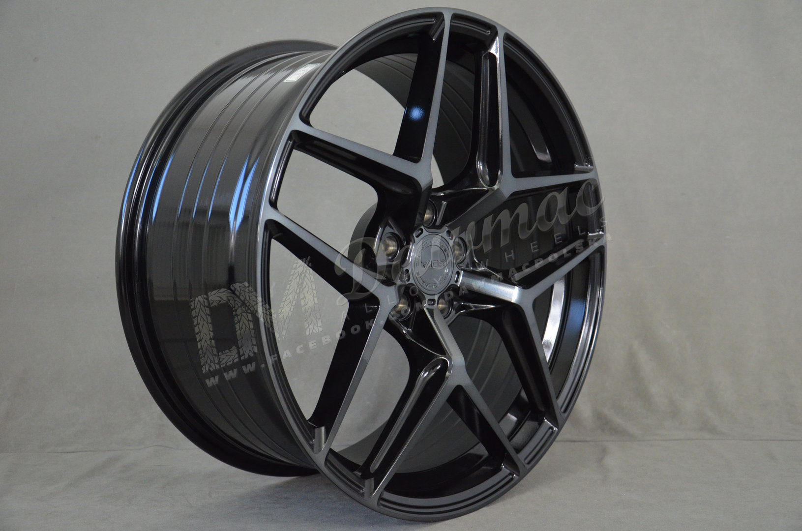Yota Wheels YP5 20" 9J ET20-ET45 5x108-5x120 Black Glossy Tint - obrazek 3
