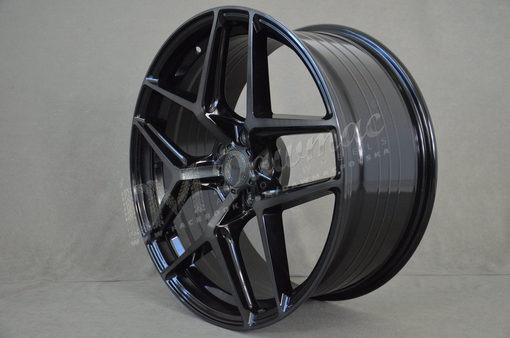 Yota Wheels YP5 20" 9J ET20-ET45 5x108-5x120 Black Glossy Tint - obrazek 4