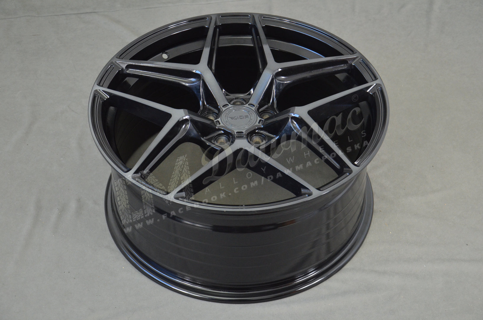 Yota Wheels YP5 20" 9J ET20-ET45 5x108-5x120 Black Glossy Tint - obrazek 5