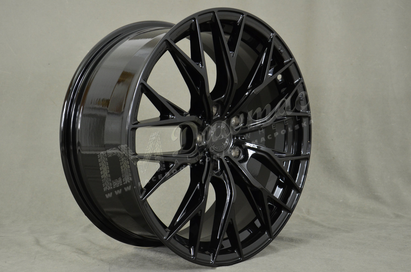 Yota Wheels YP7 20" 9J ET25-ET42 + 10J ET25-ET42 BLANK Gloss Black - obrazek 3