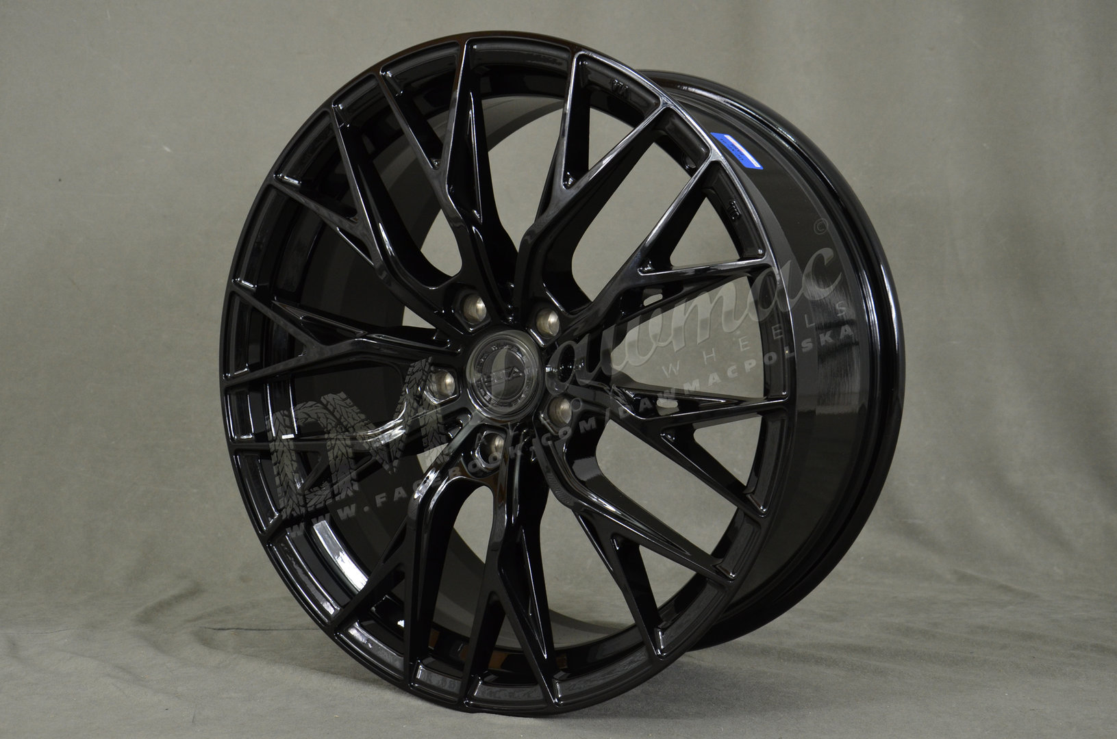 Yota Wheels YP7 20" 9J ET25-ET42 + 10J ET25-ET42 BLANK Gloss Black - obrazek 4