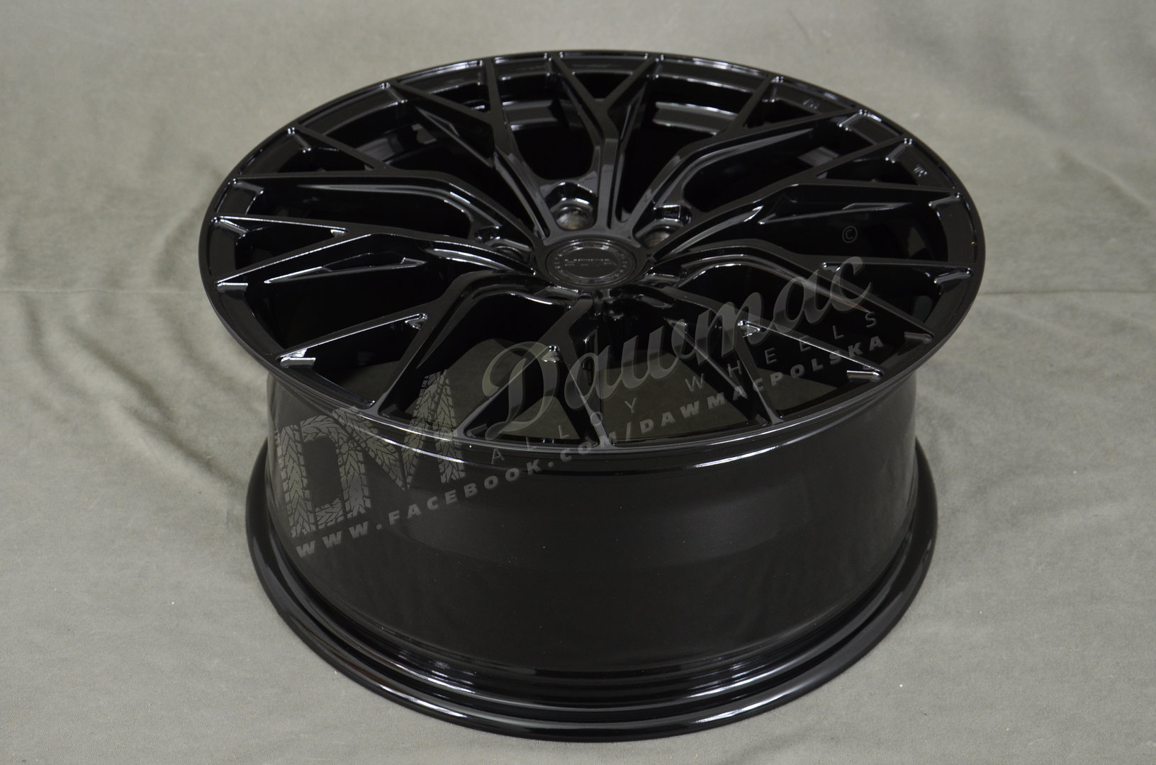 Yota Wheels YP7 20" 9J ET25-ET42 + 10J ET25-ET42 BLANK Gloss Black - obrazek 5