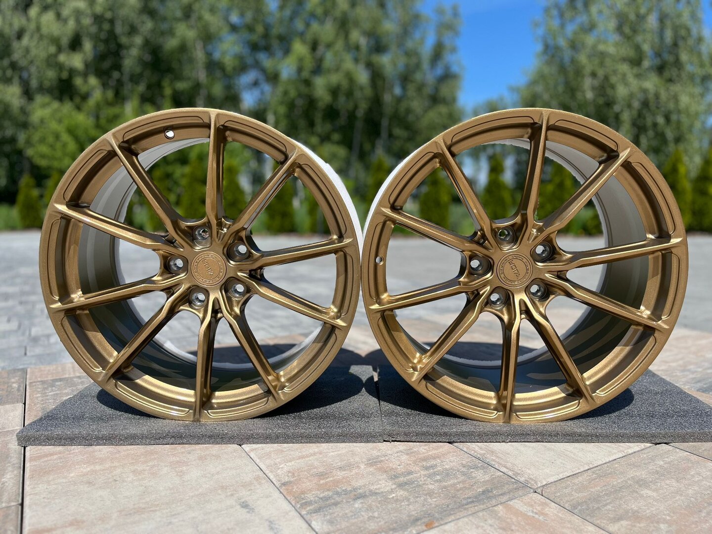 Yota Wheels YP9 19" 8,5J ET27 + 9,5J ET37 5x112 Gloss Bronze - obrazek 2