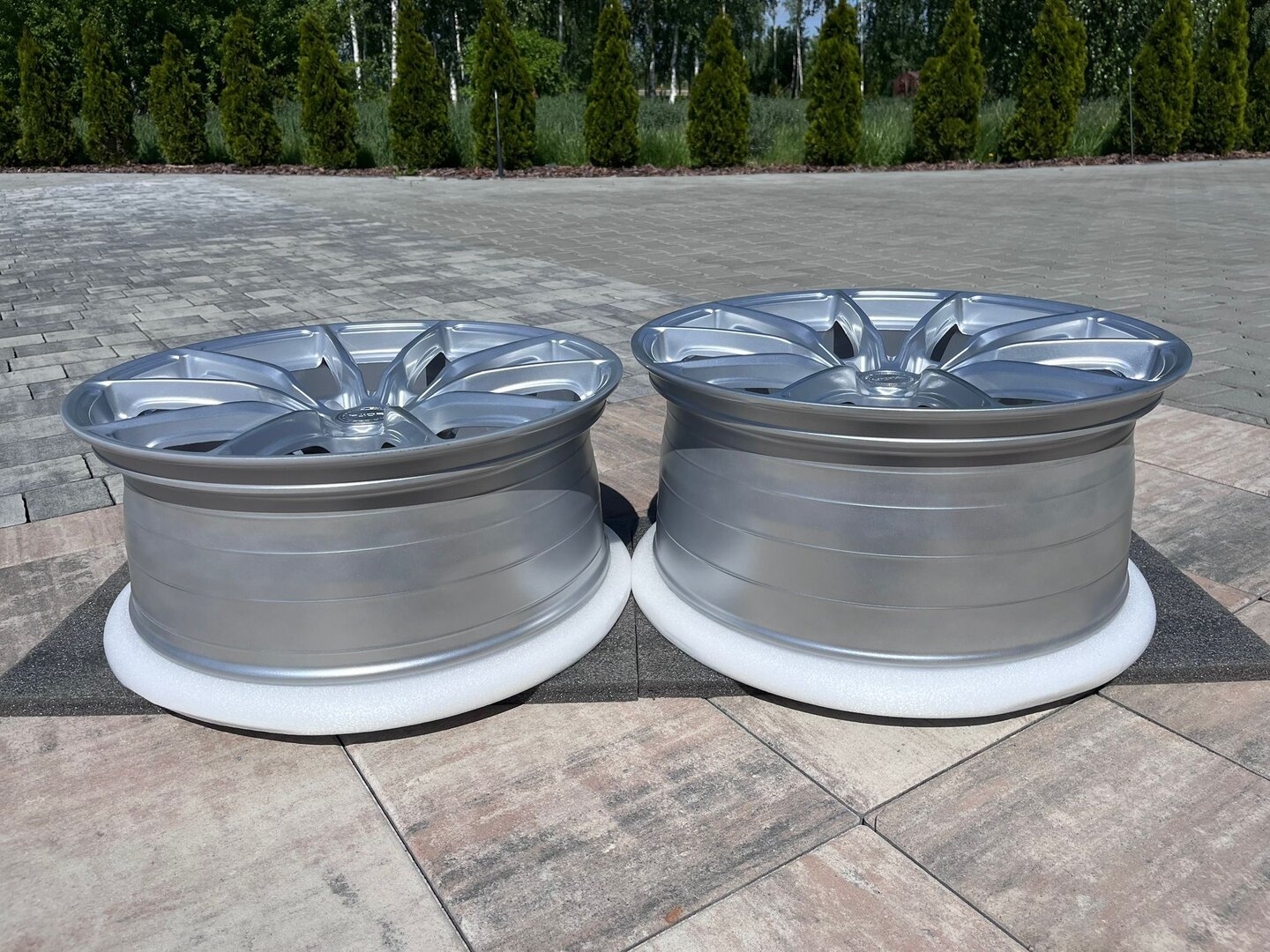 Yota Wheels YP9 19" 8,5J ET27 + 9,5J ET37 5x112 Gloss Silver - obrazek 6