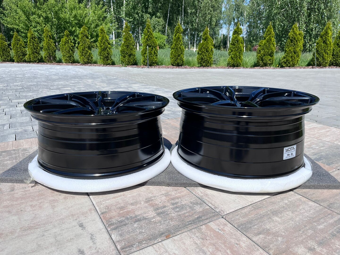 Yota Wheels YP9 19" 8,5J ET35 + 9,5J ET40 5x114,3 Gloss Black - obrazek 7