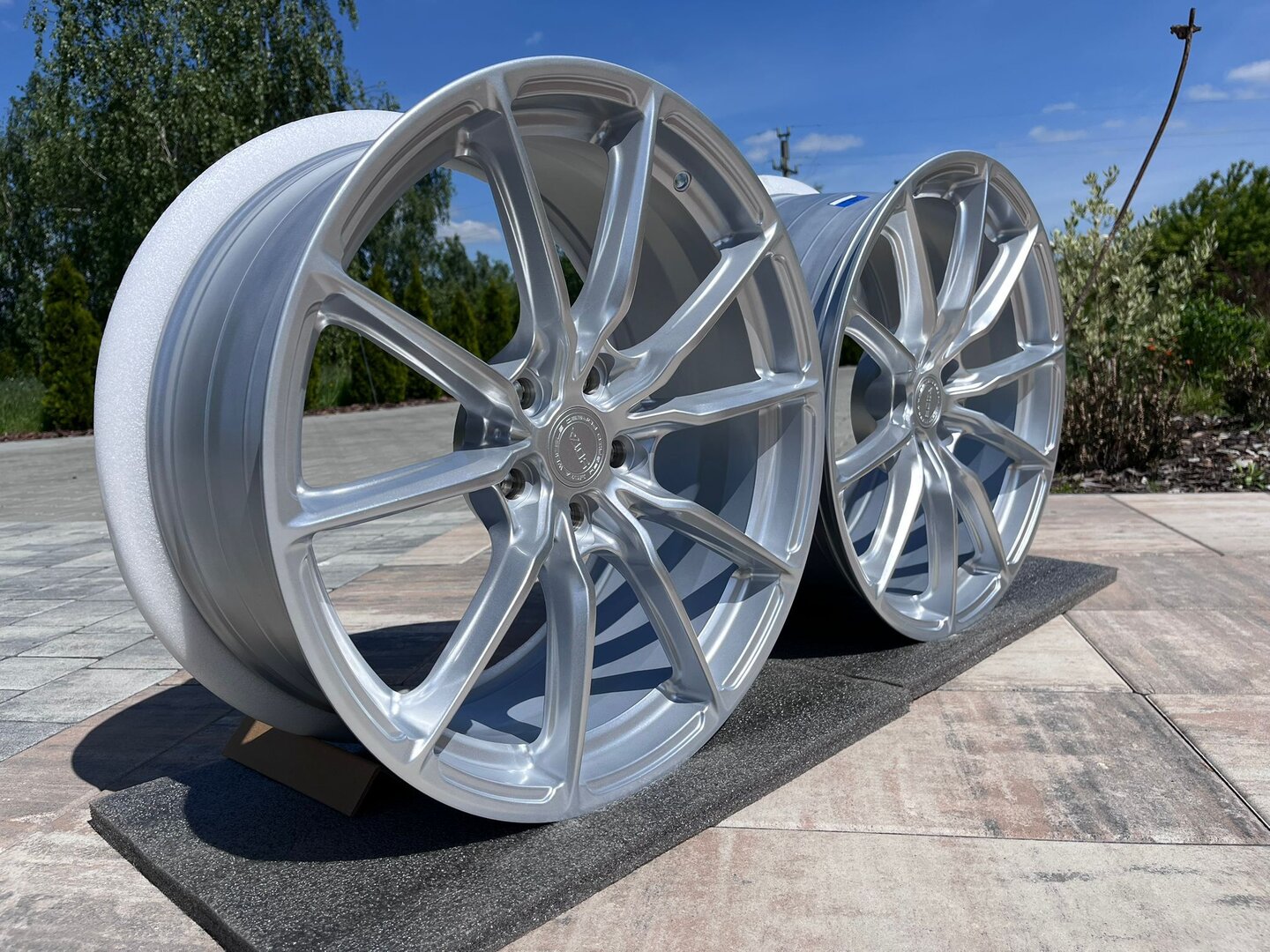 Yota Wheels YP9 19" 8,5J ET35 + 9,5J ET40 5x114,3 Gloss Silver - obrazek 4