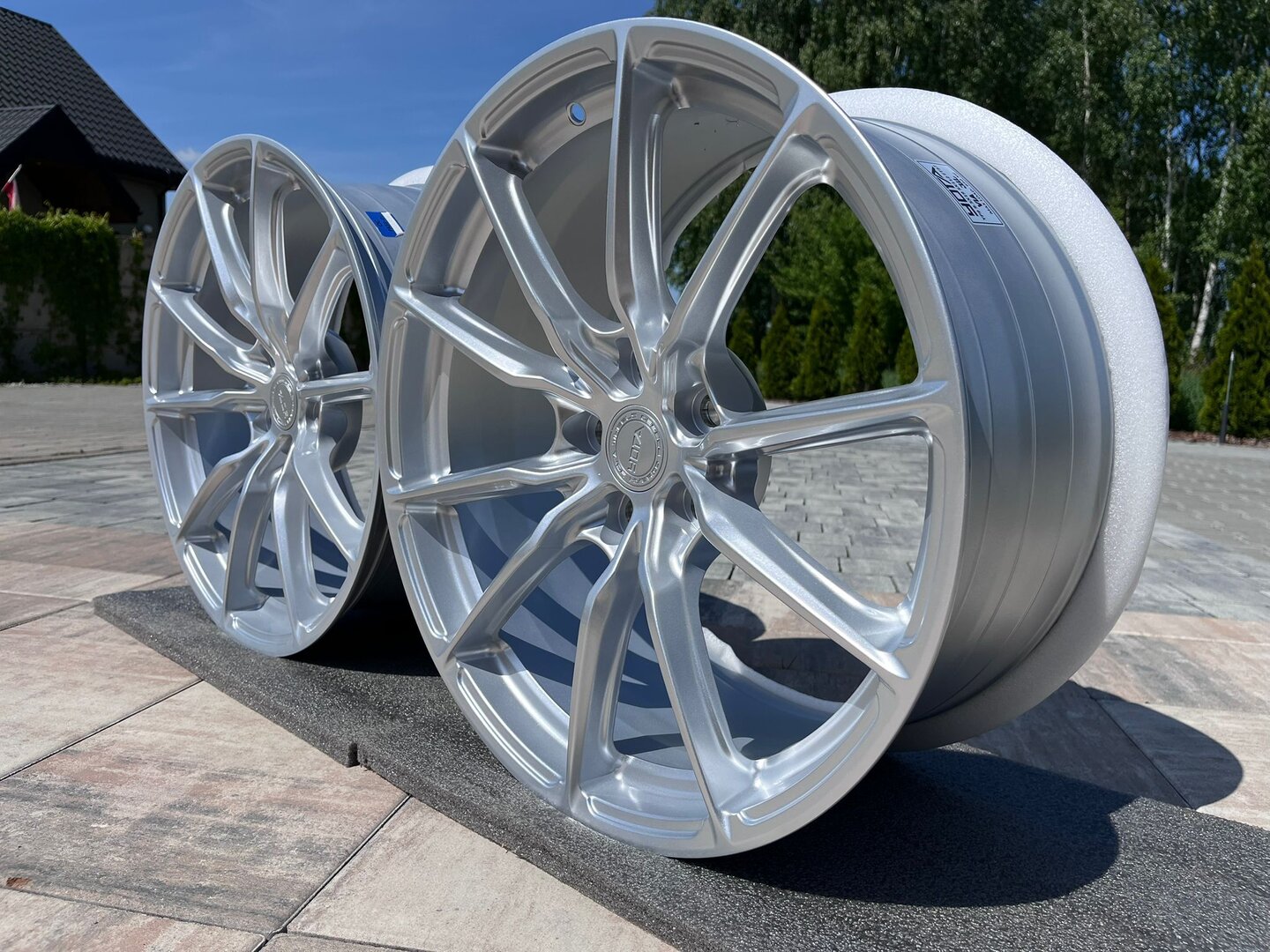 Yota Wheels YP9 19" 8,5J ET35 + 9,5J ET40 5x120 Gloss Silver - obrazek 5