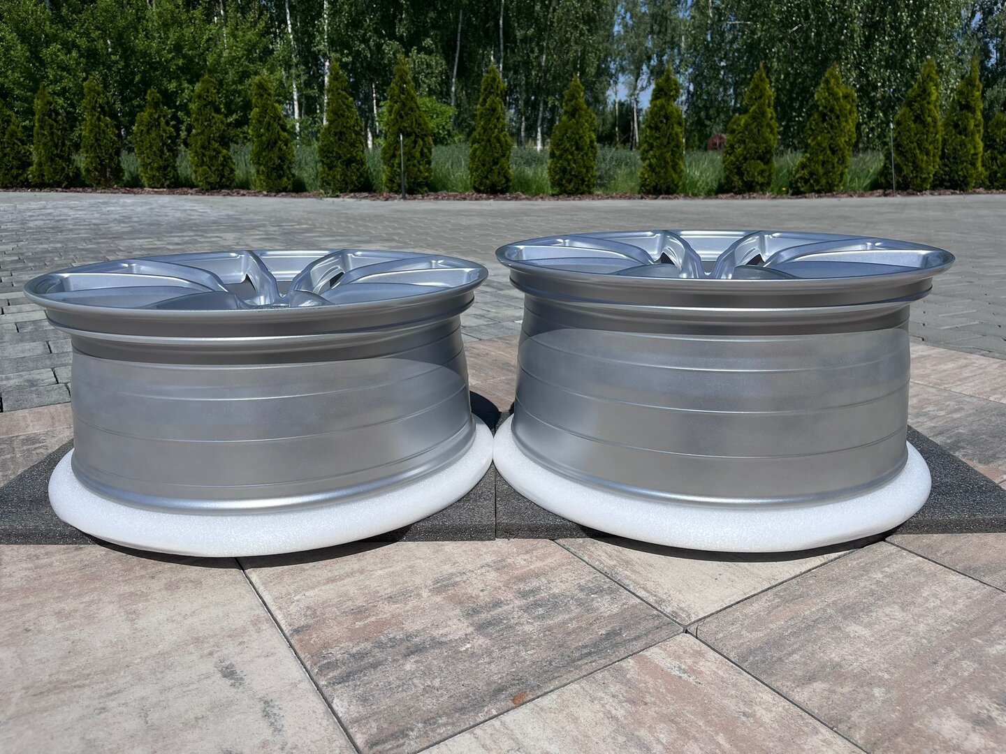 Yota Wheels YP9 19" 8,5J ET35 + 9,5J ET40 5x120 Gloss Silver - obrazek 7