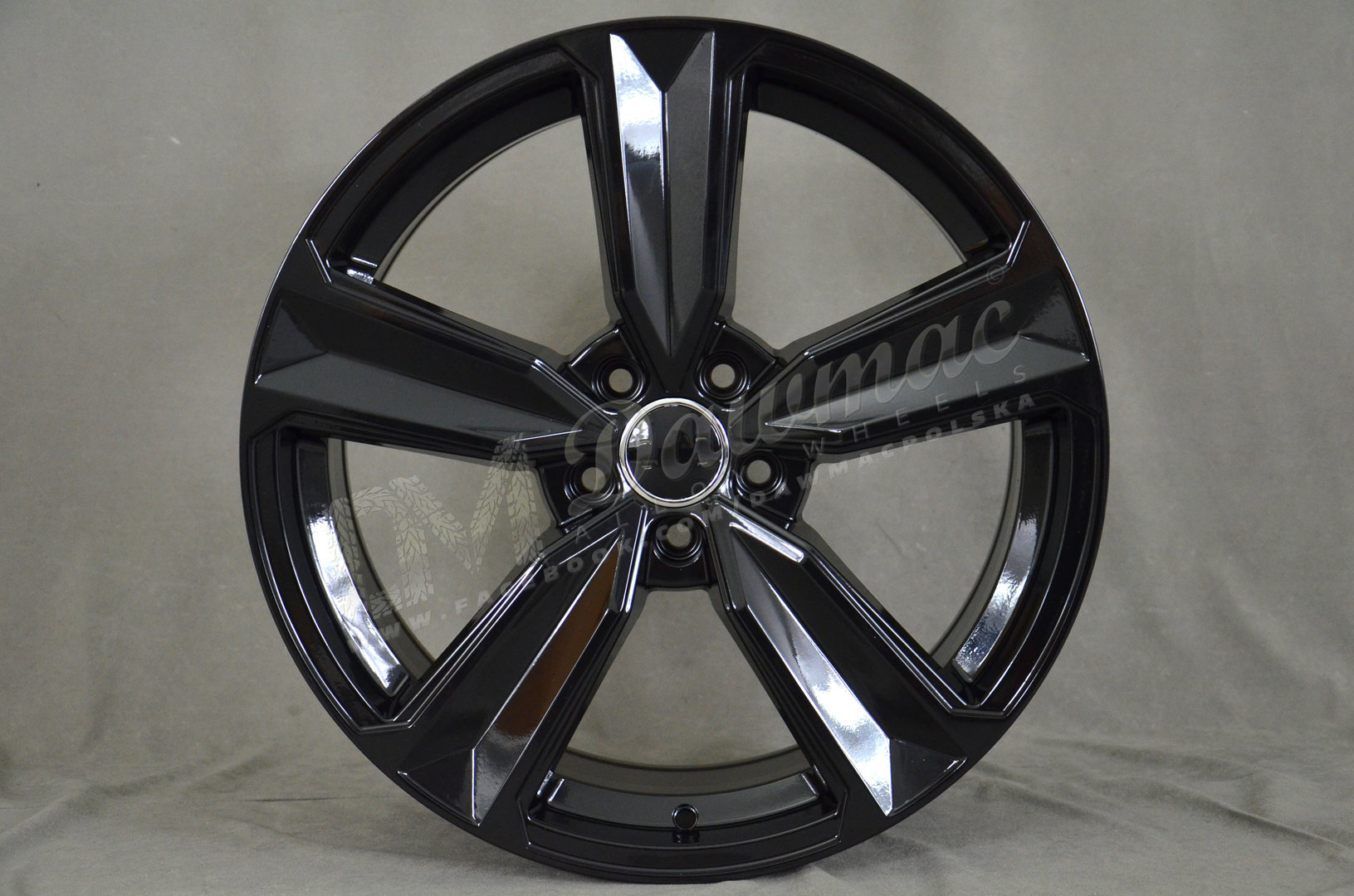 Carbonado Blast 19" 8,5J ET35 5x112 Black Glossy - obrazek 2