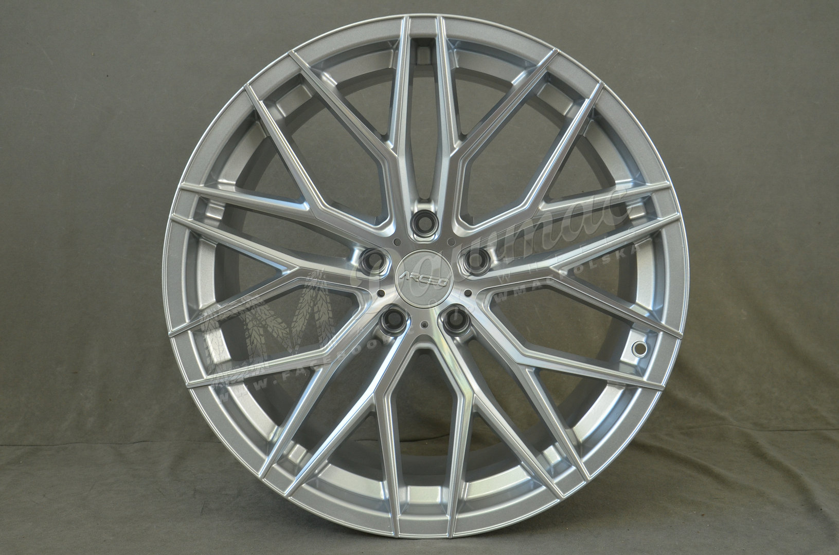Arceo Valencia 21" 10,5J ET45 5x114,3 Silver Diamond - obrazek 2