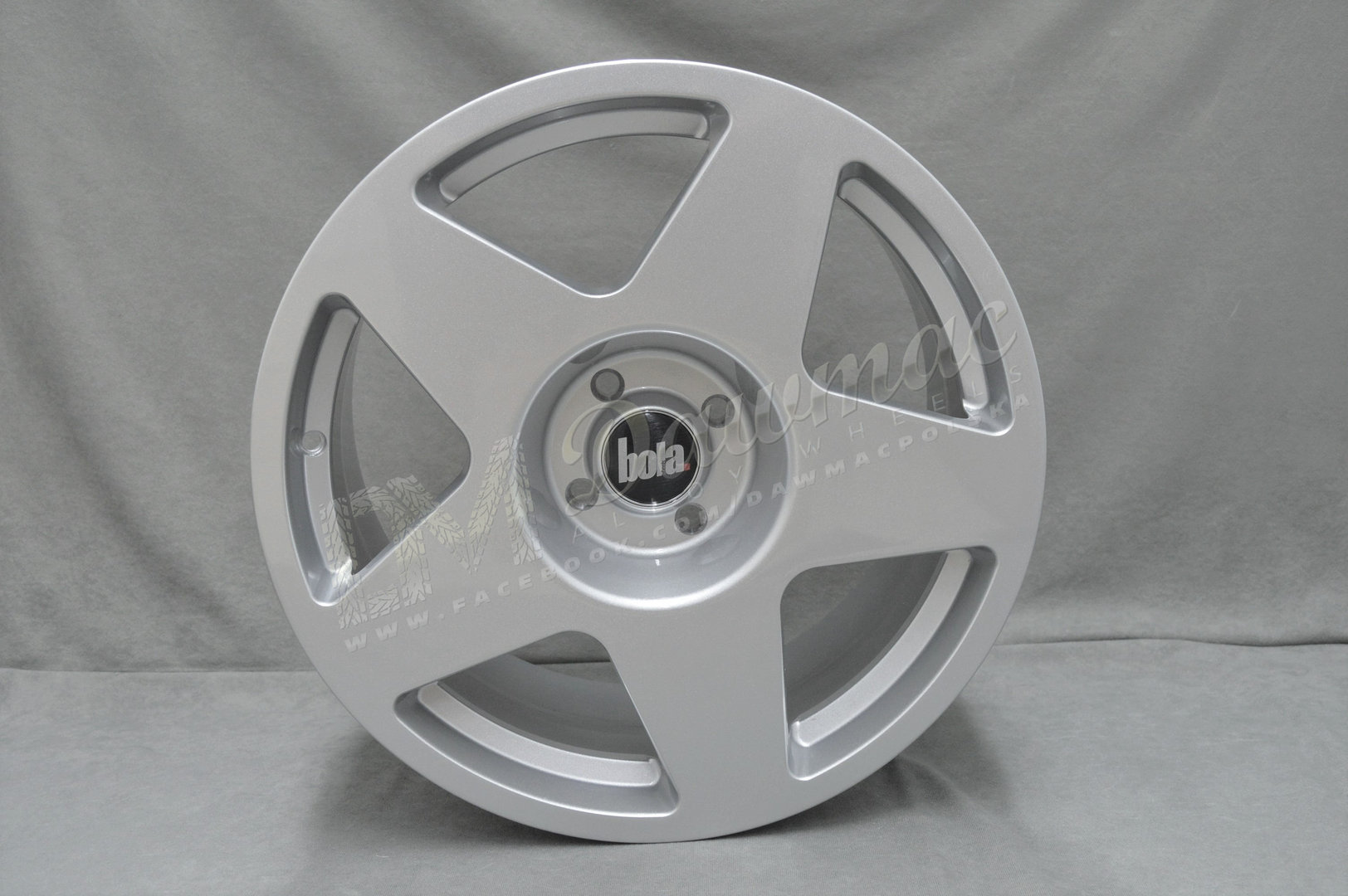 BOLA B10 19" 9,5J ET42-45 5x98-5x120 Crystal Silver - obrazek 2