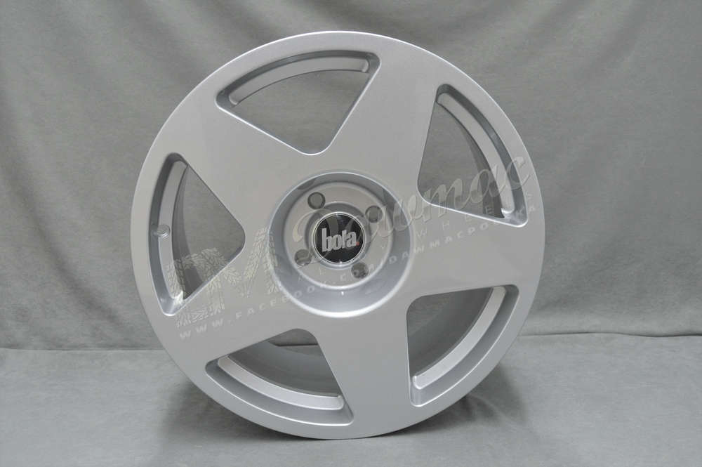 BOLA B10 19" 9,5J ET42-45 5x98-5x120 Crystal Silver