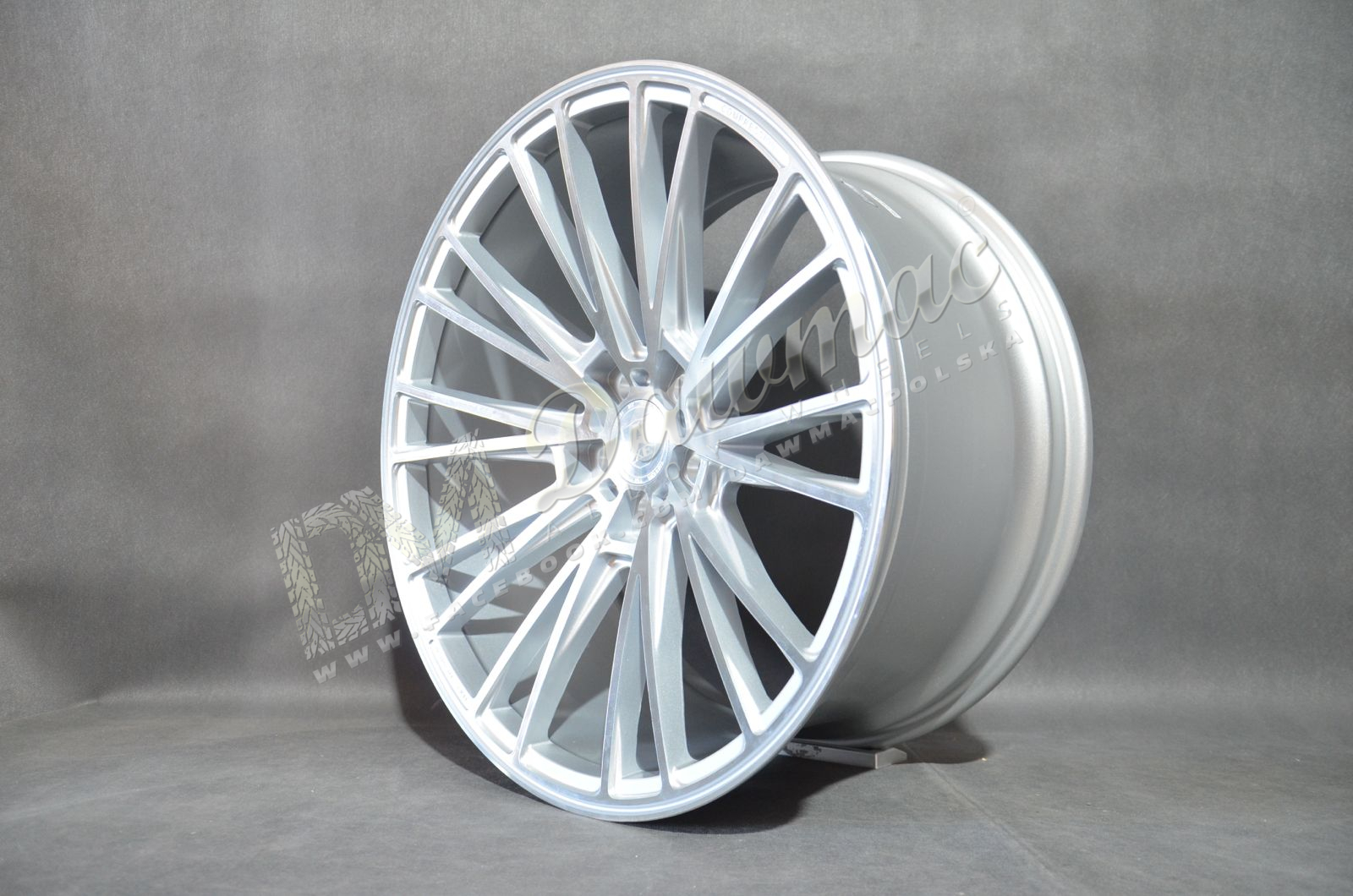 AXE CF2 22" 10,5J ET38 5x108-5x130 Silver & Polished - obrazek 3