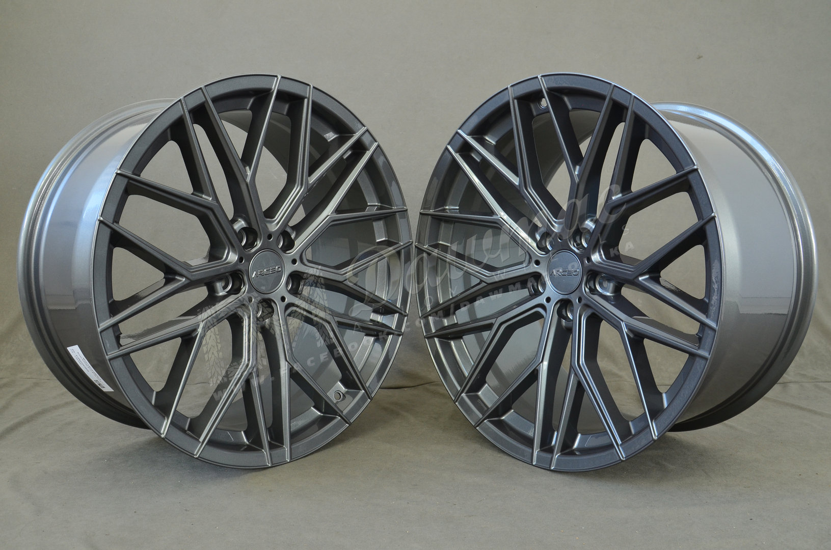 Arceo Valencia 20" 9J ET35 + 10J ET40 5x114,3 Titan - obrazek 3