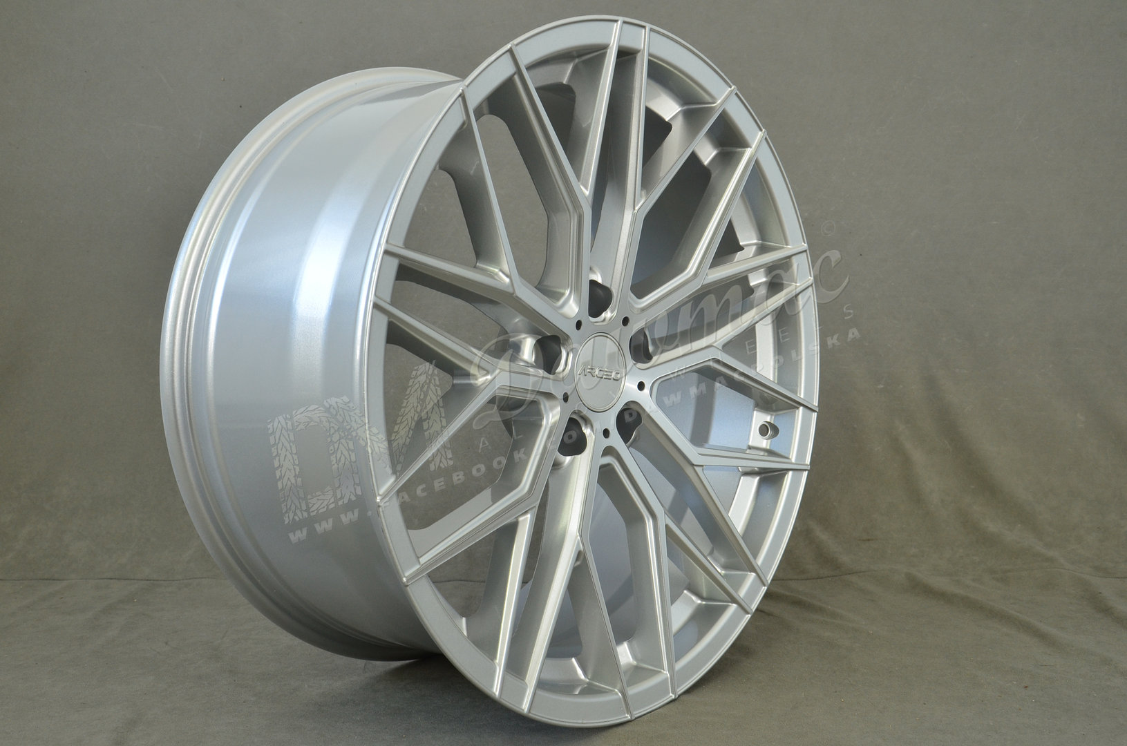 Arceo Valencia 21" 10,5J ET45 5x114,3 Silver Diamond - obrazek 3
