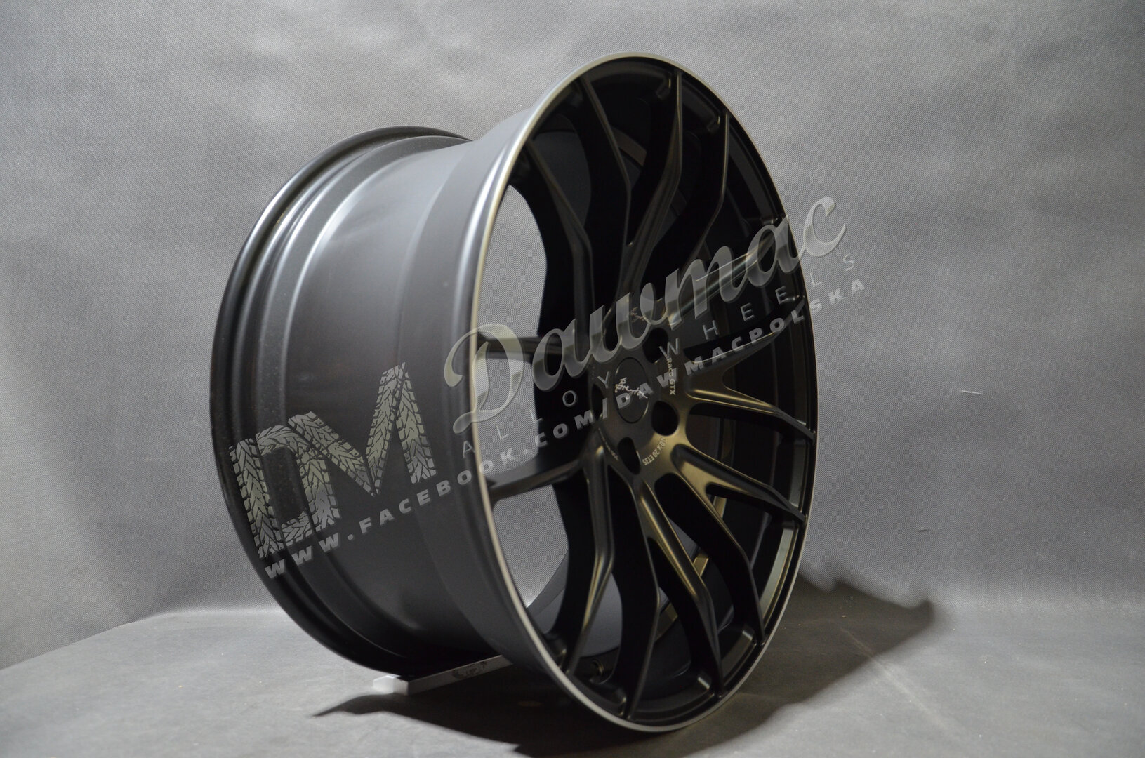 Breyton Race GTX 21" 10,5J ET44 5x112 Matt Black with Polished Lip - obrazek 3