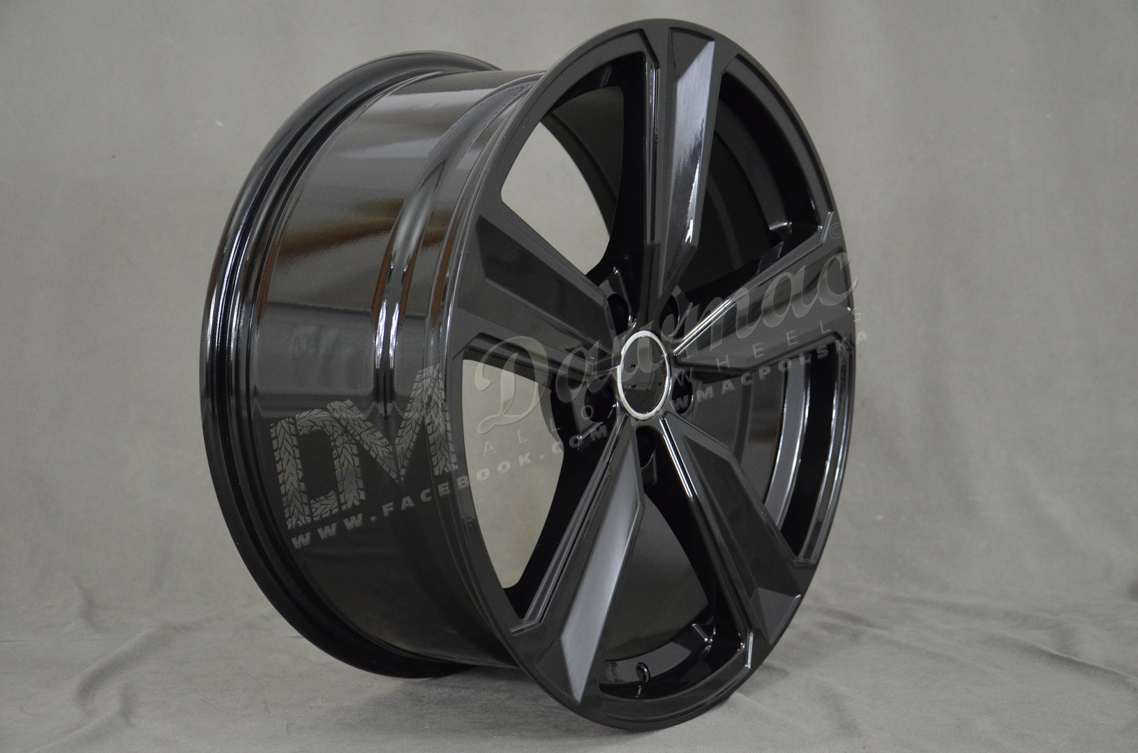 Carbonado Blast 19" 8,5J ET35 5x112 Black Glossy - obrazek 4
