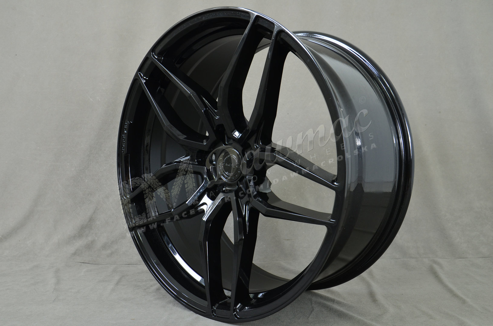 Concaver CVR2 19" 10J ET20-ET51 BLANK Platinum Black - obrazek 4