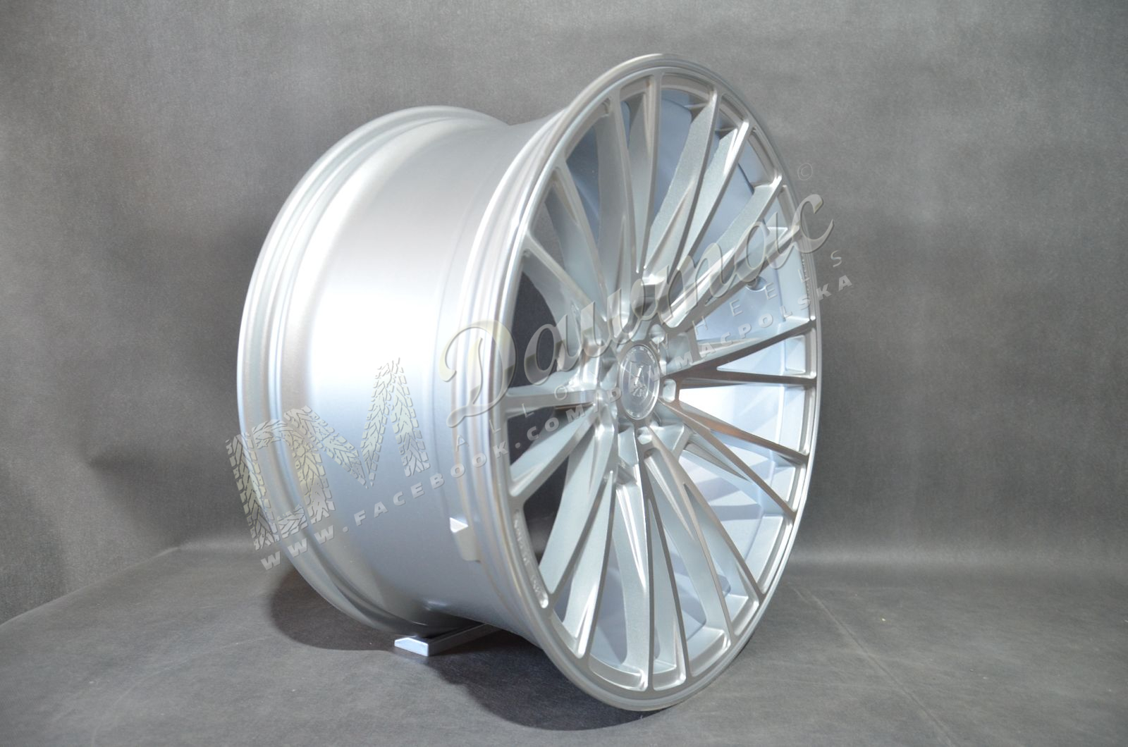 AXE CF2 22" 10,5J ET38 5x108-5x130 Silver & Polished - obrazek 4