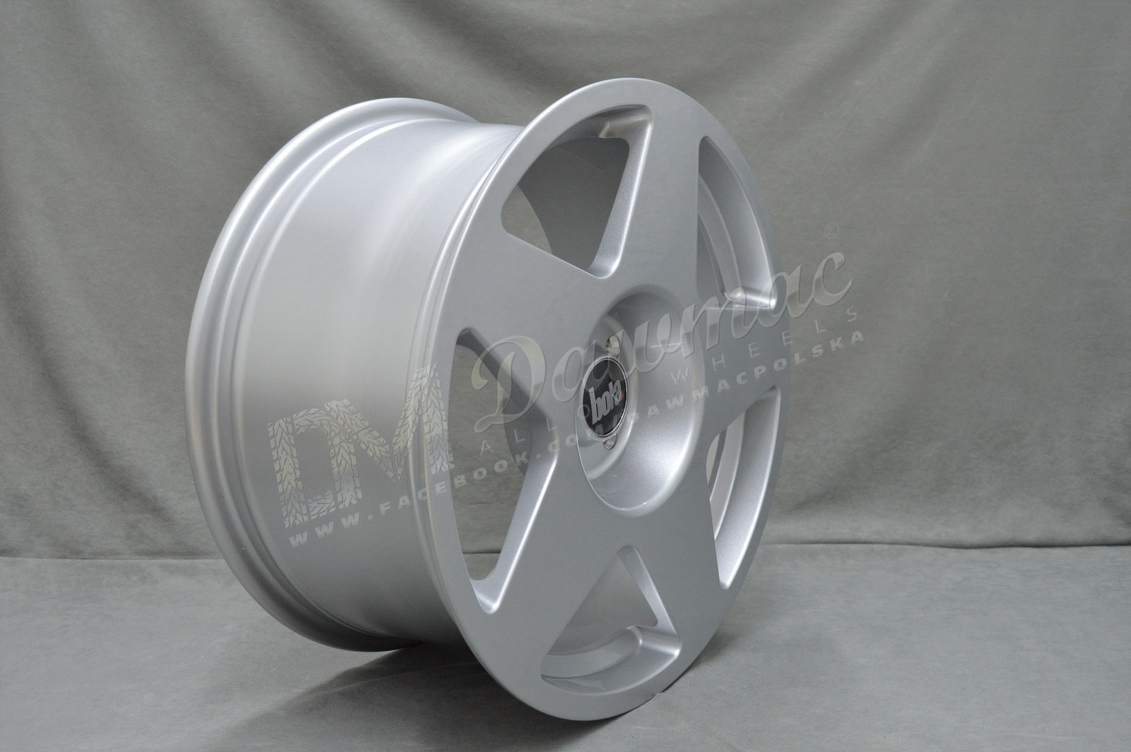 BOLA B10 19" 9,5J ET42-45 5x98-5x120 Crystal Silver - obrazek 4