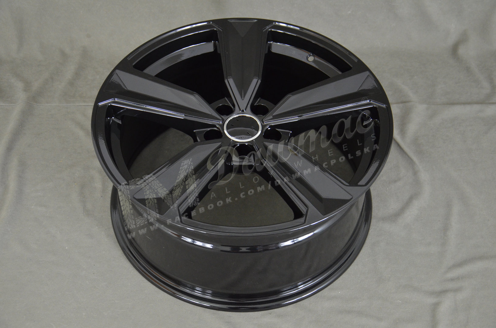 Carbonado Blast 19" 8,5J ET35 5x112 Black Glossy - obrazek 5