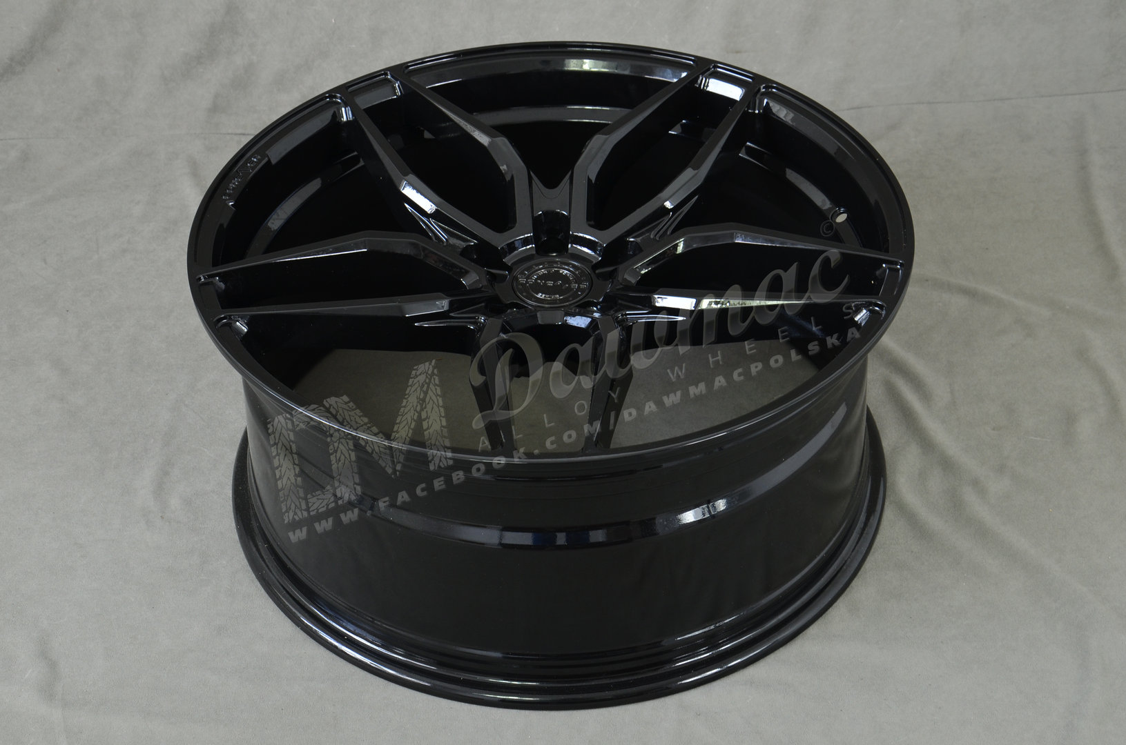 Concaver CVR2 19" 10J ET20-ET51 BLANK Platinum Black - obrazek 5